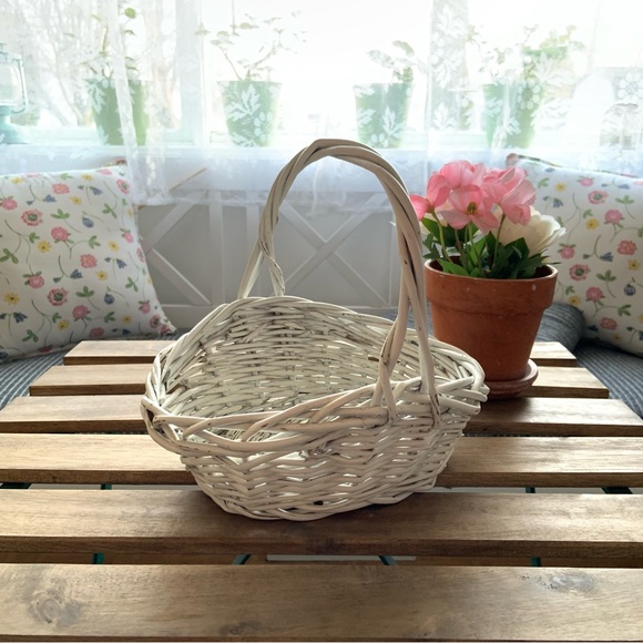 Vintage Basket / Home Decor Basket / Vintage White Basket / Old Fruit Basket. - Picture 3 of 17
